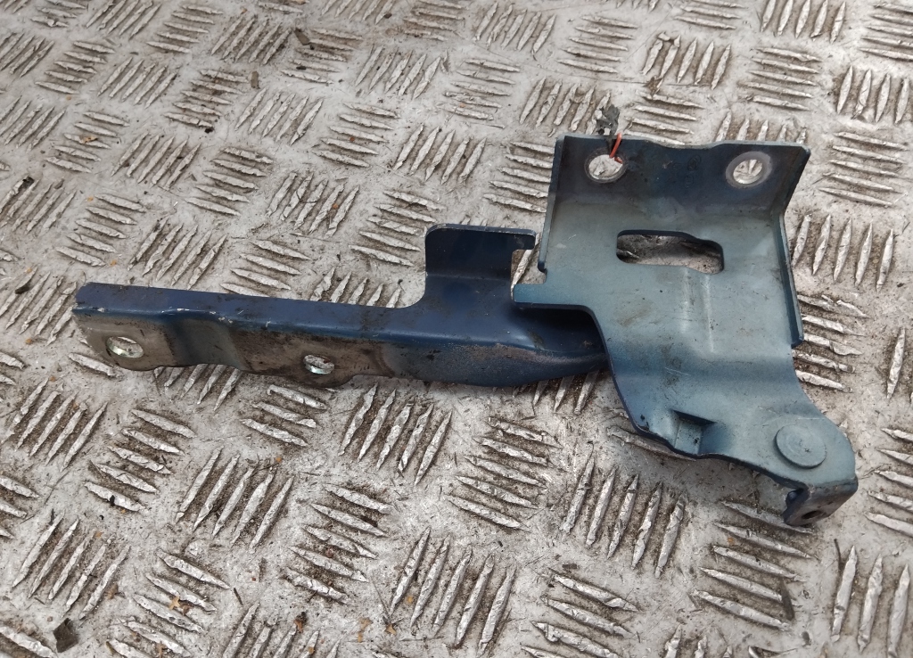 Петля капота правая