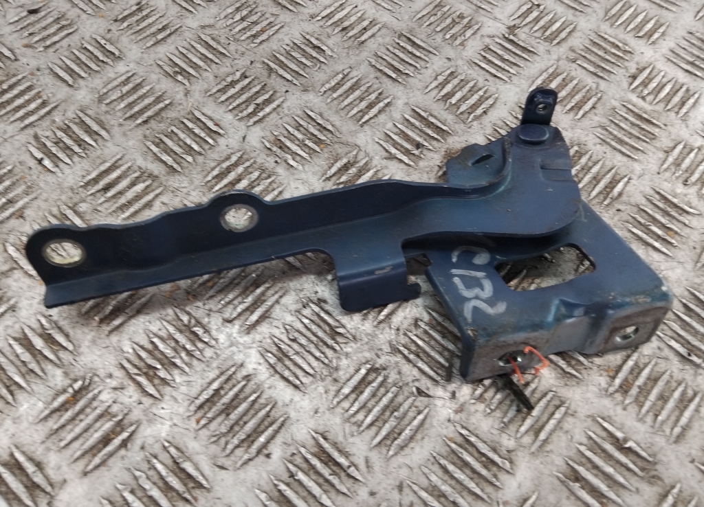 Петля капота правая