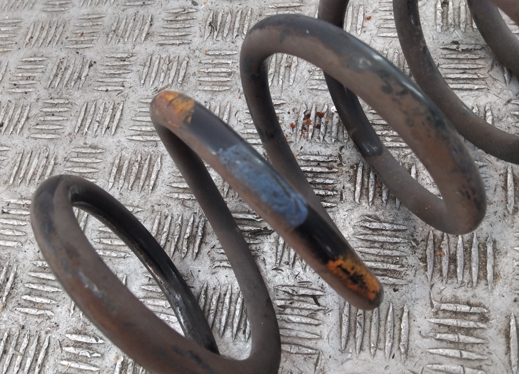 Пружина задняя