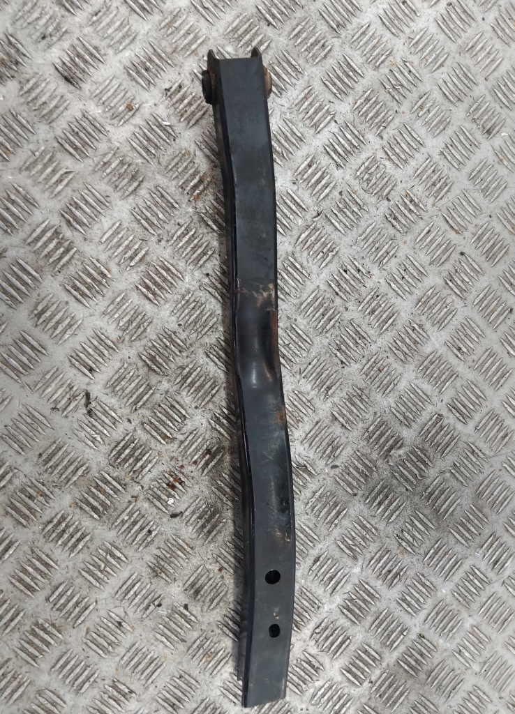 Кронштейн передней балки