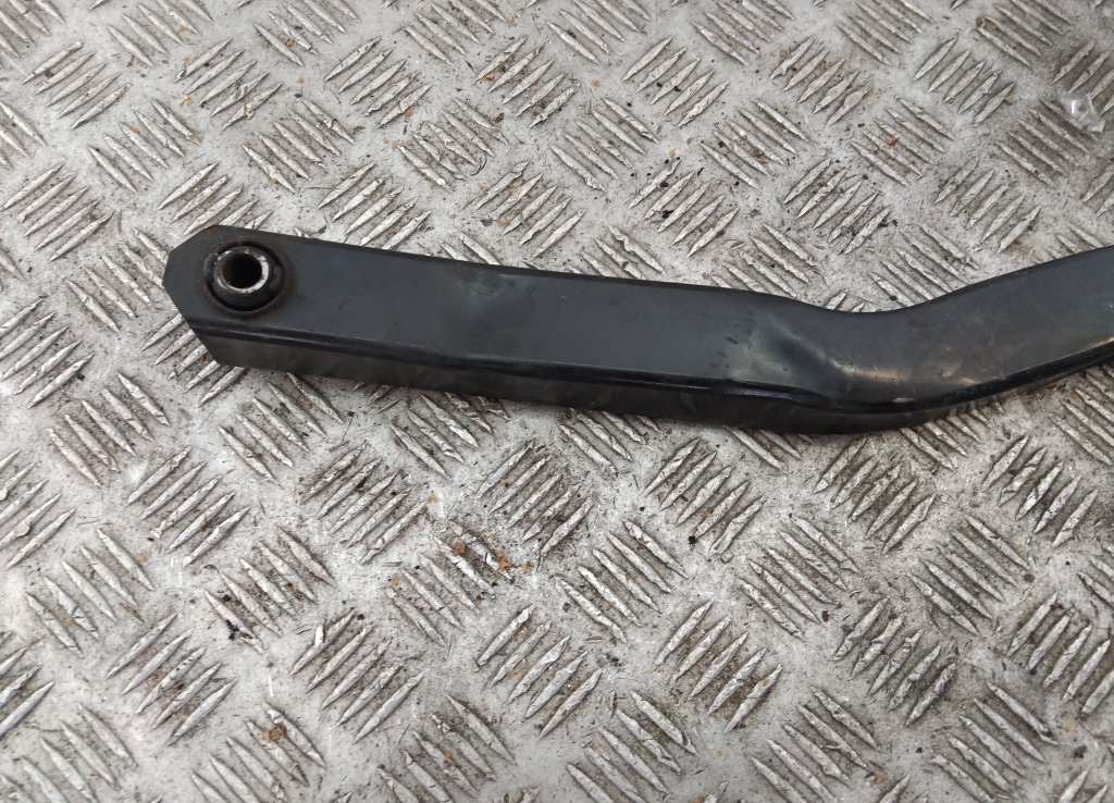 Кронштейн передней балки