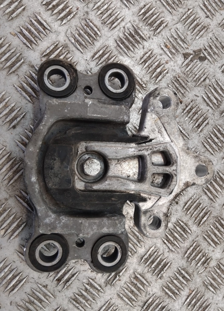 Опора КПП левая