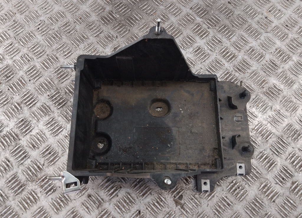 Площадка под аккумулятор (АКБ)