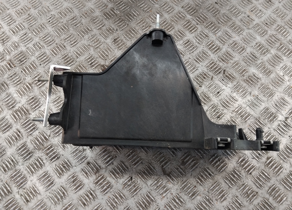 Площадка под аккумулятор (АКБ)