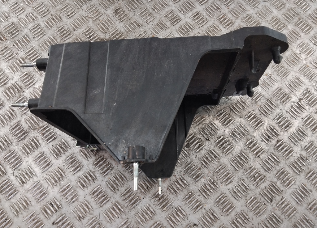 Площадка под аккумулятор (АКБ)