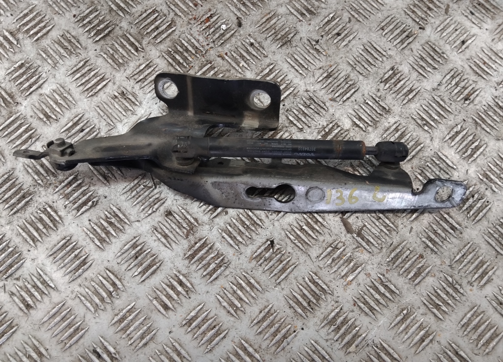 Петля капота левая