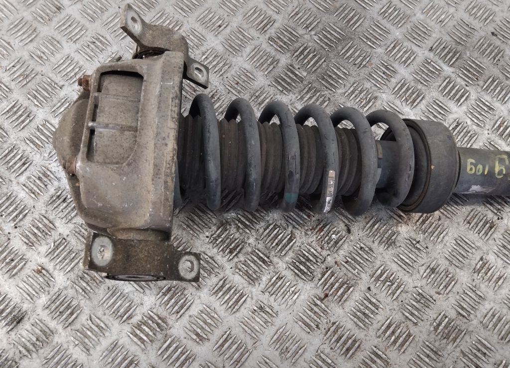 Опора заднего амортизатора