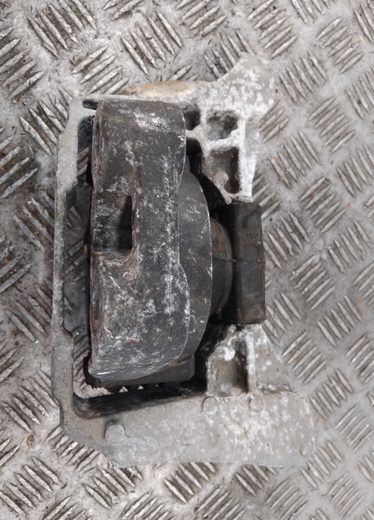 Опора двигателя правая