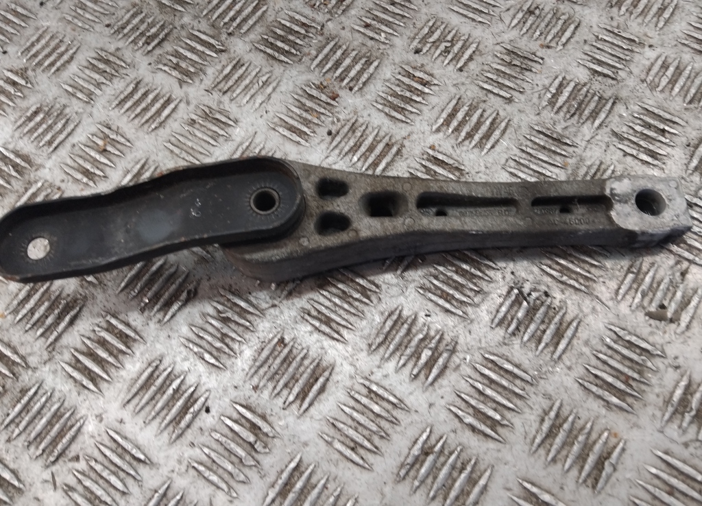 Опора двигателя задняя