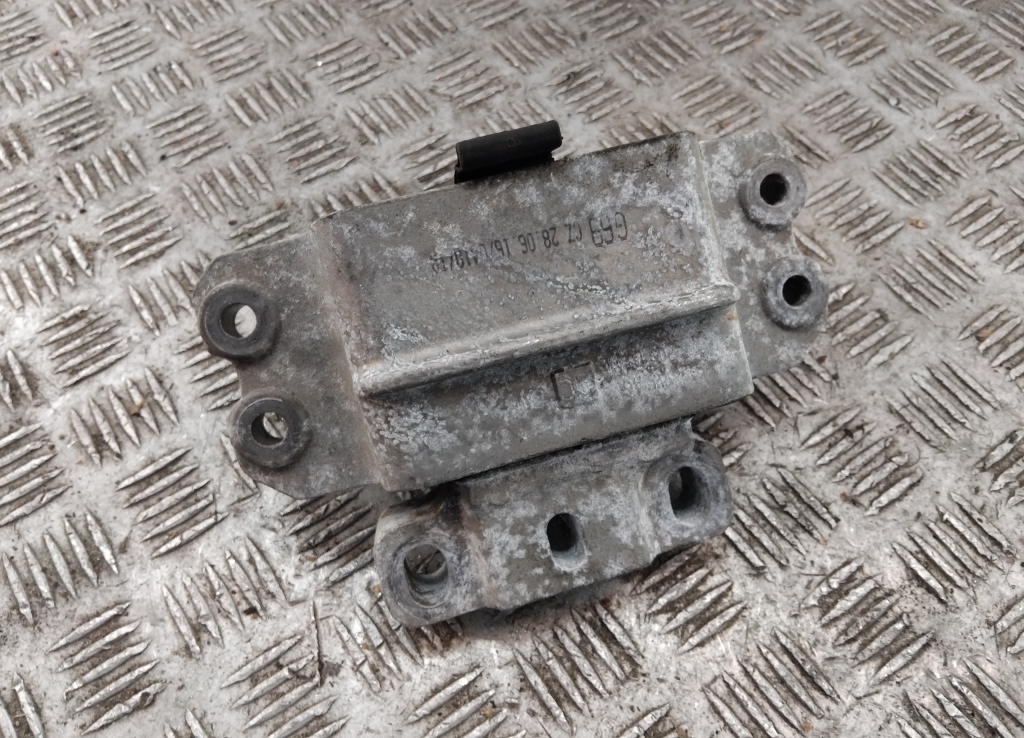 Опора КПП левая