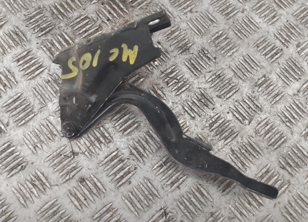 Петля капота левая