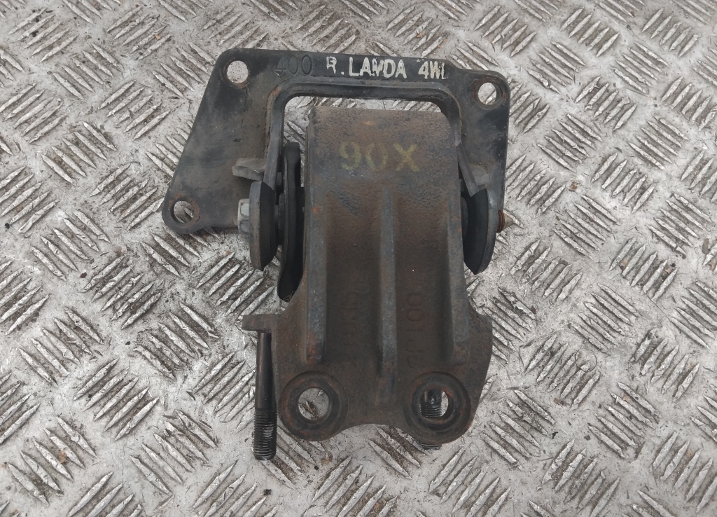 Опора двигателя левая