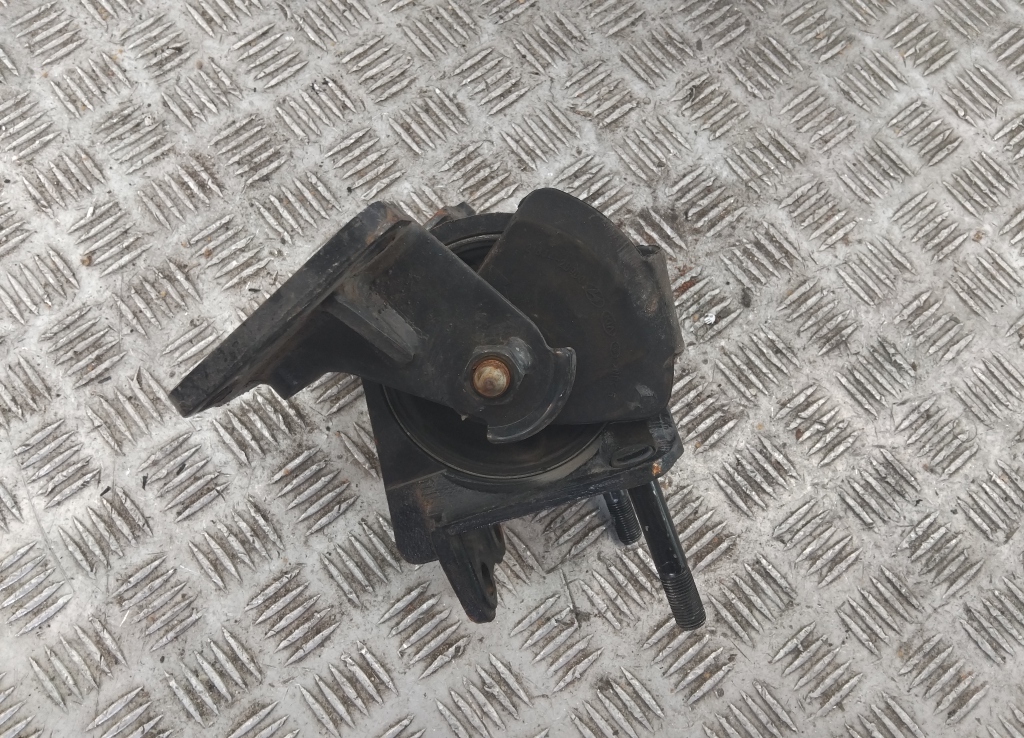 Опора двигателя левая