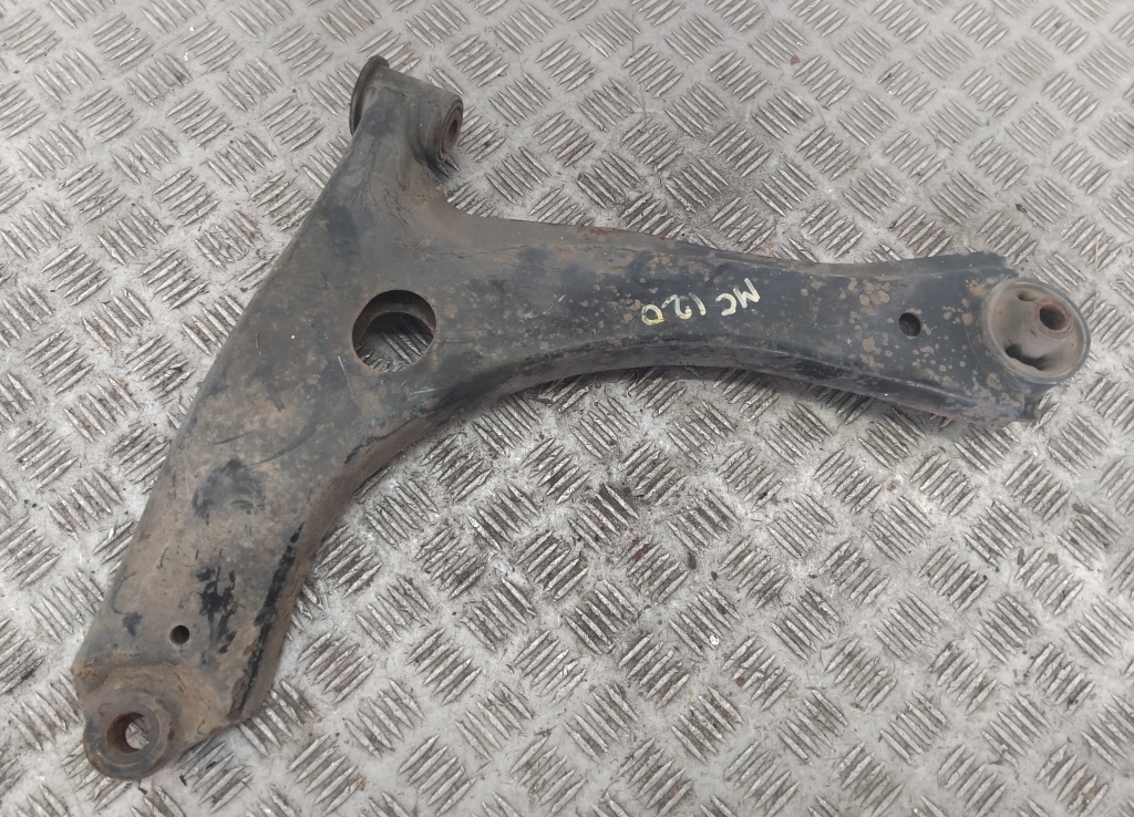 Рычаг передний левый