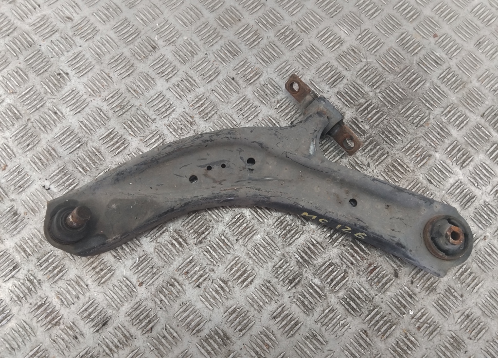 Рычаг передний левый