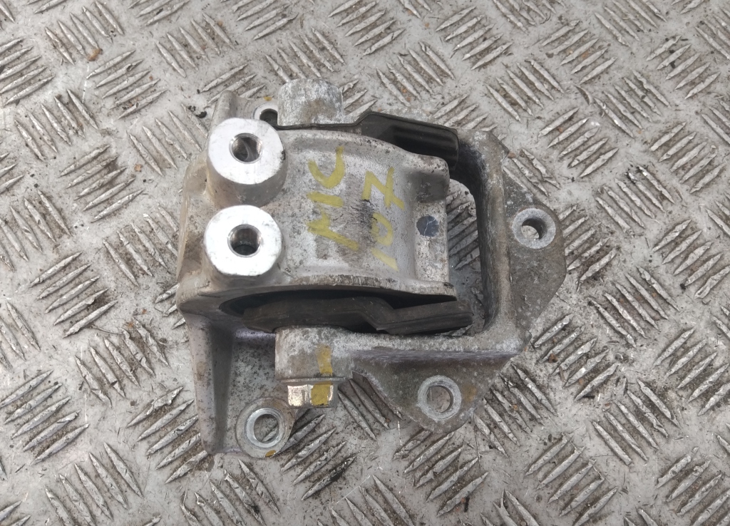 Опора КПП левая