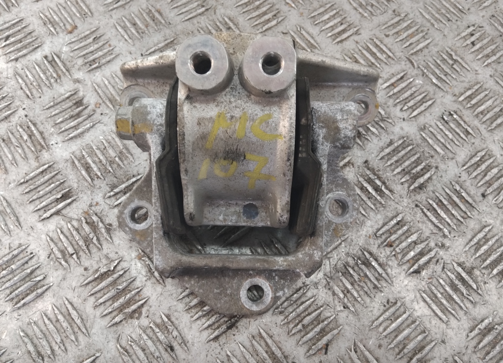 Опора КПП левая