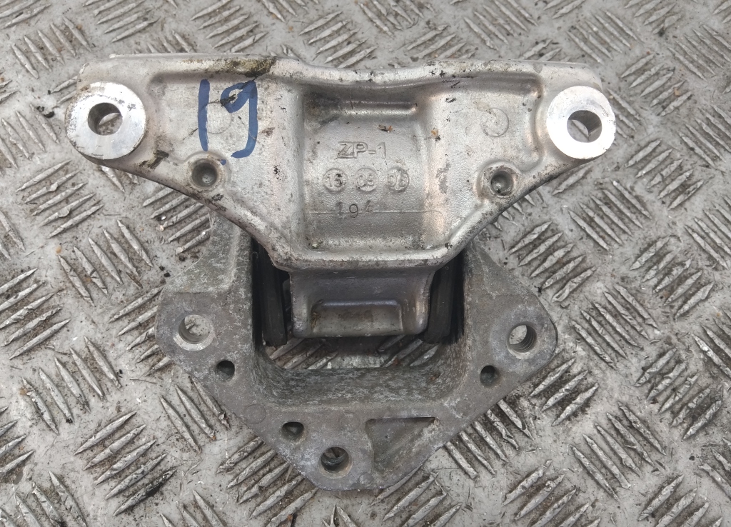 Опора КПП левая