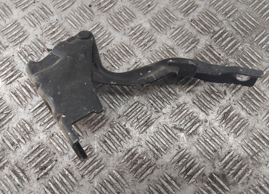 Петля капота правая