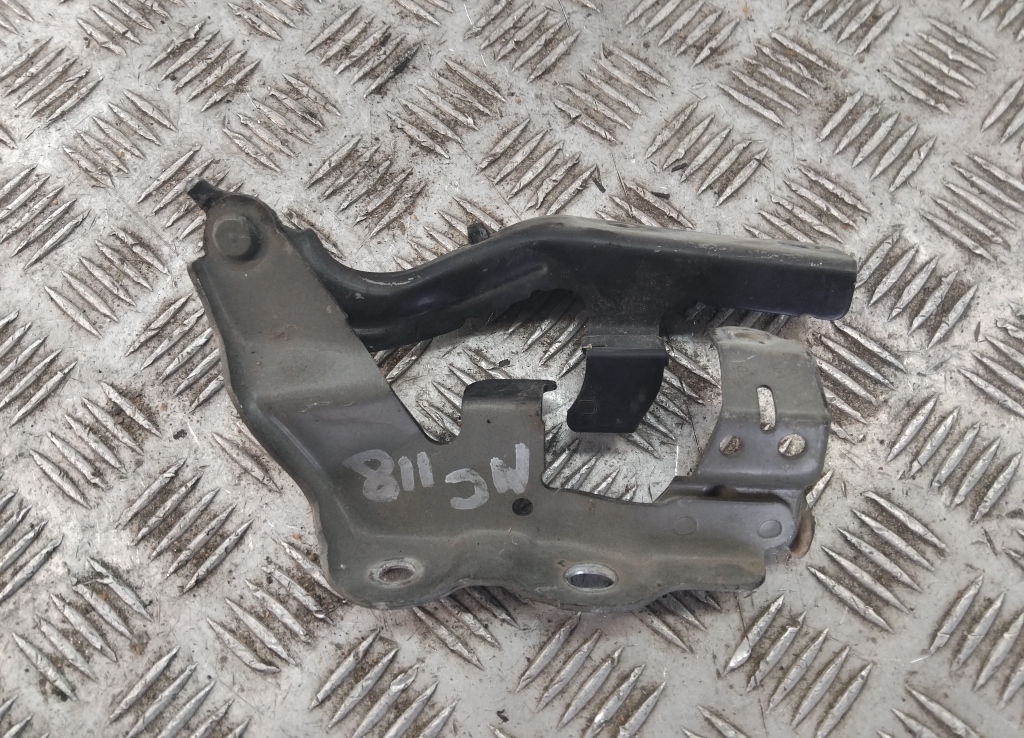 Петля капота правая