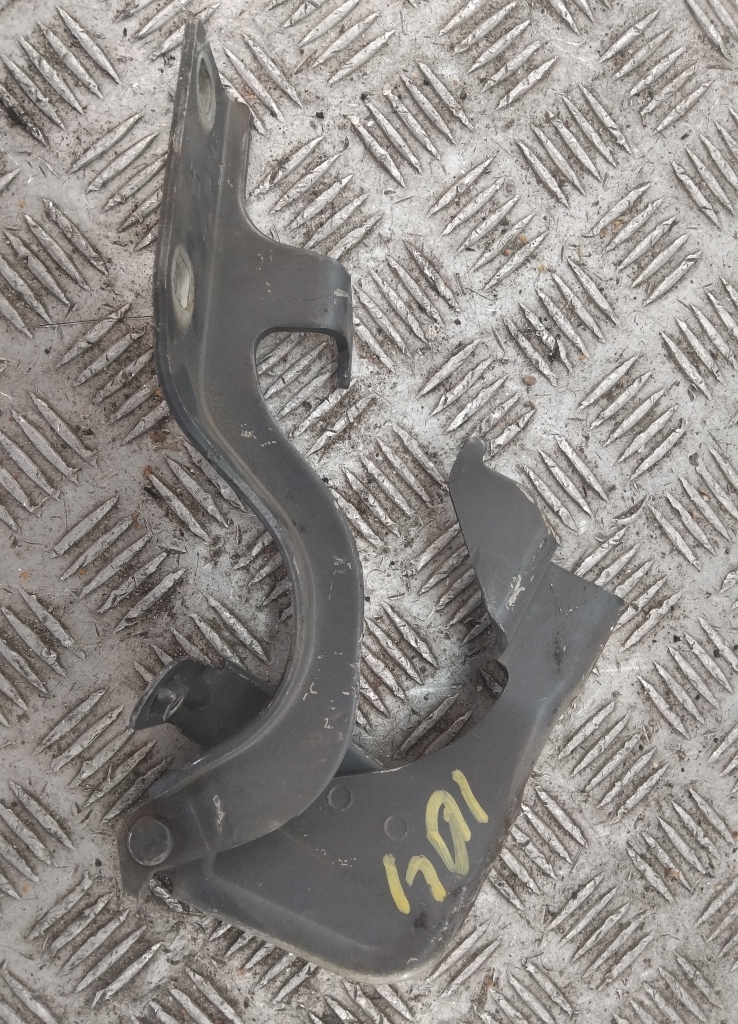 Петля капота левая