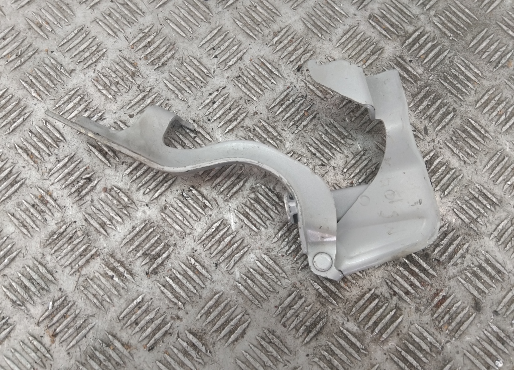 Петля капота левая