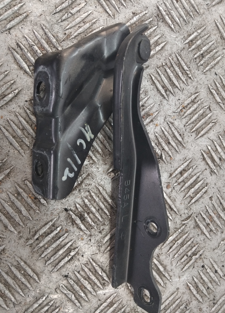 Петля капота левая