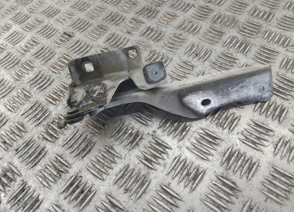 Петля капота левая