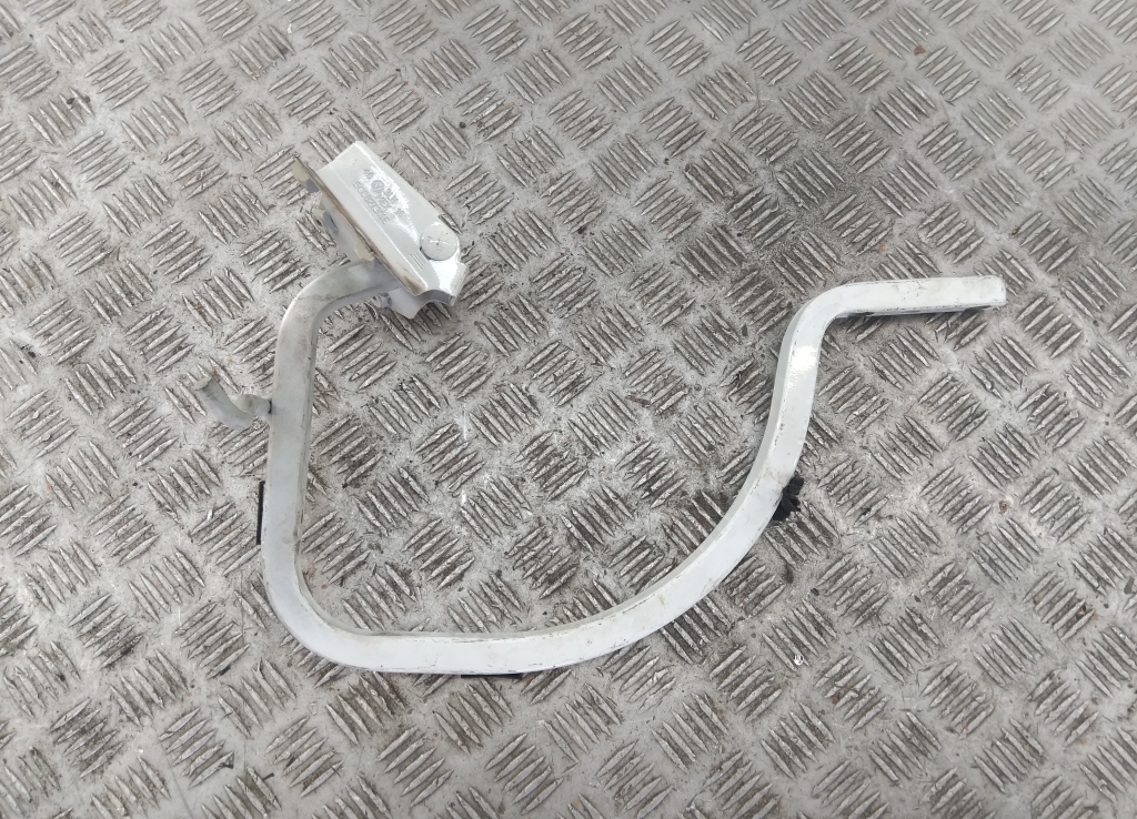 Петля крышки багажника