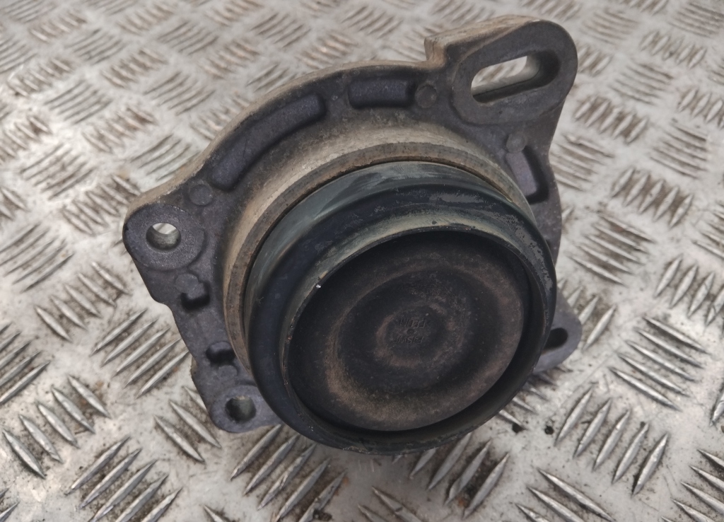 Опора двигателя