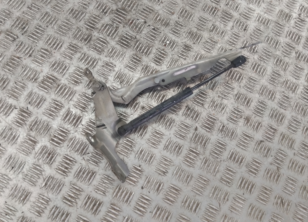 Петля капота правая