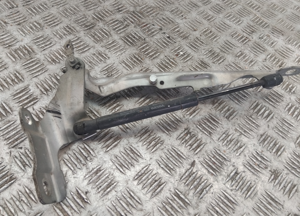 Петля капота правая