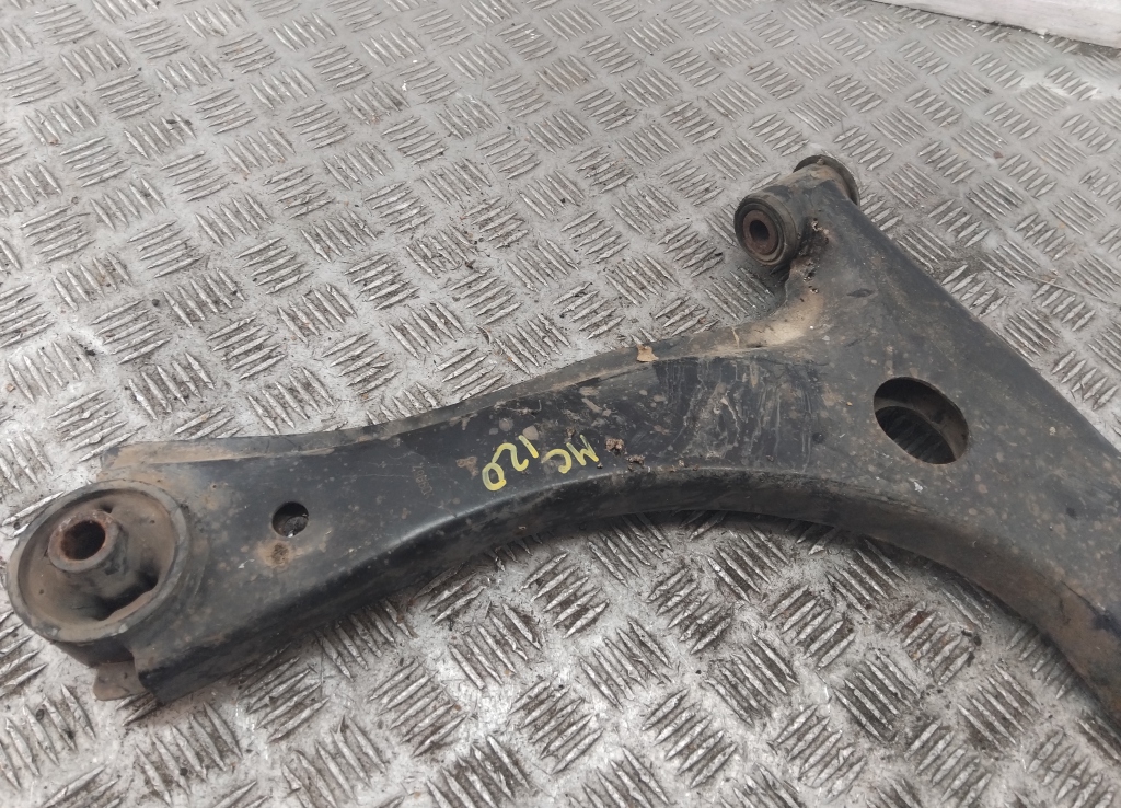 Рычаг передний правый