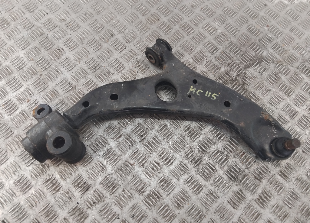 Рычаг передний правый