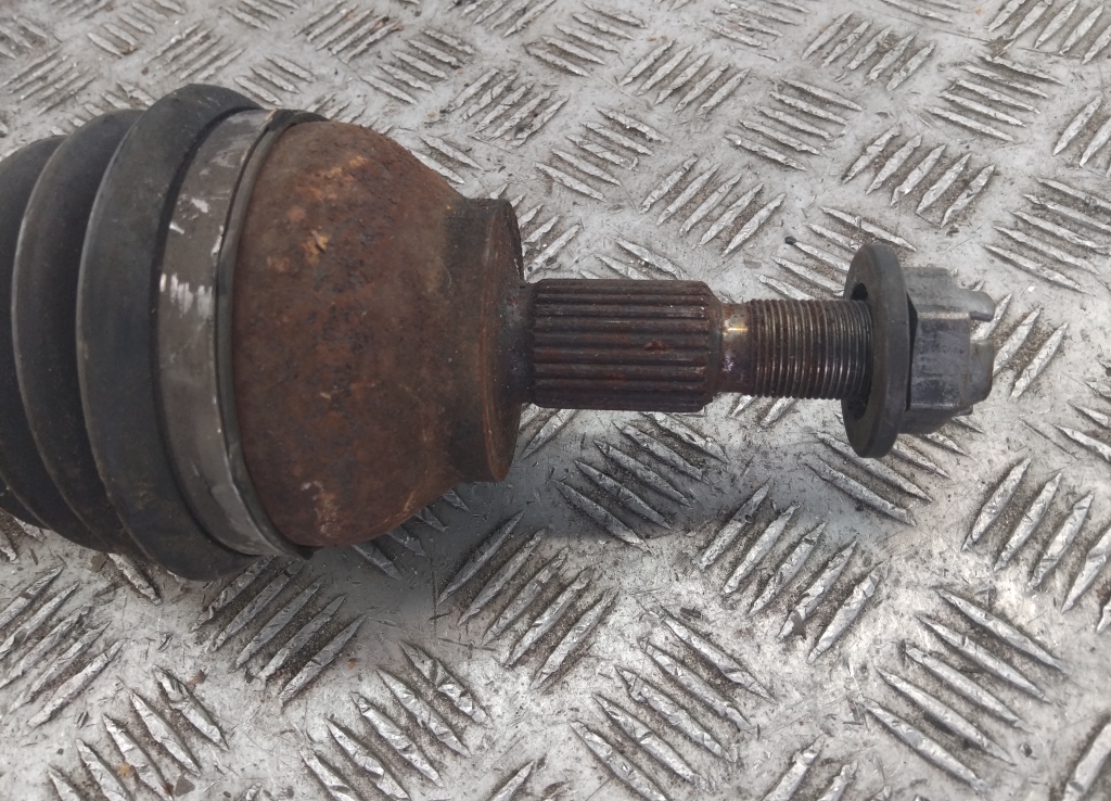 Полуось передняя левая