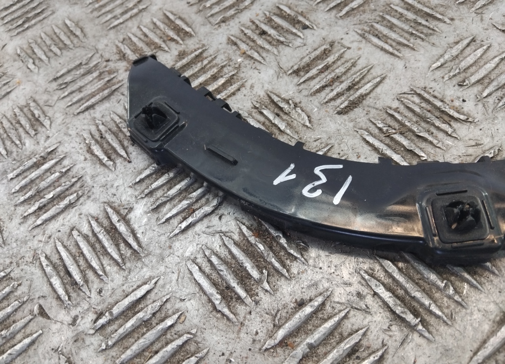 Кронштейн заднего бампера правый