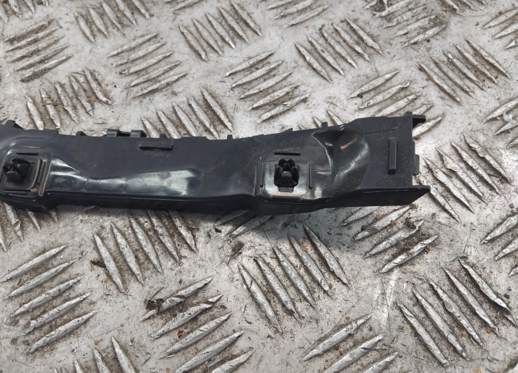 Кронштейн заднего бампера правый