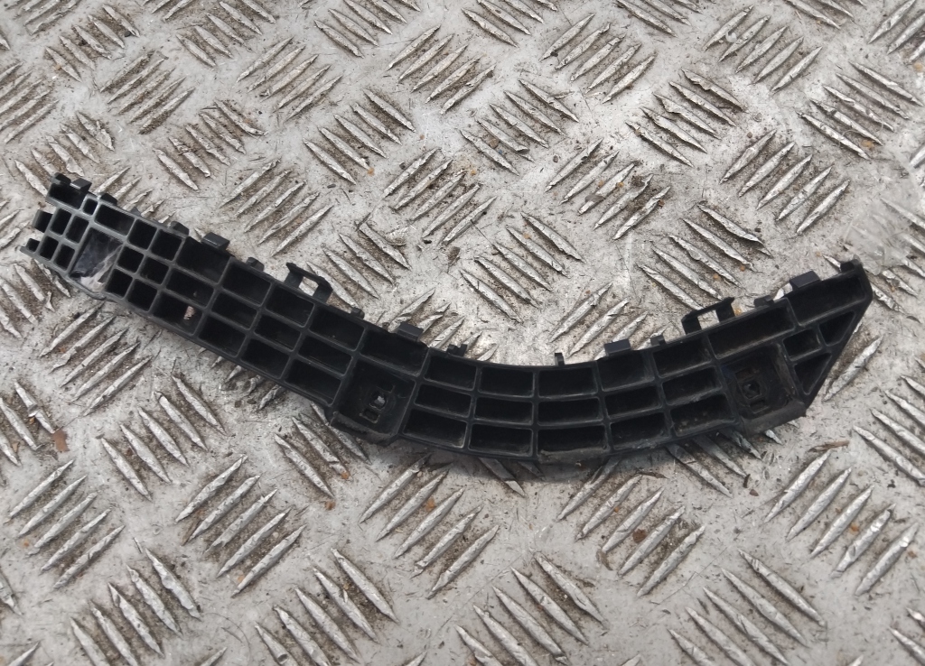 Кронштейн заднего бампера правый