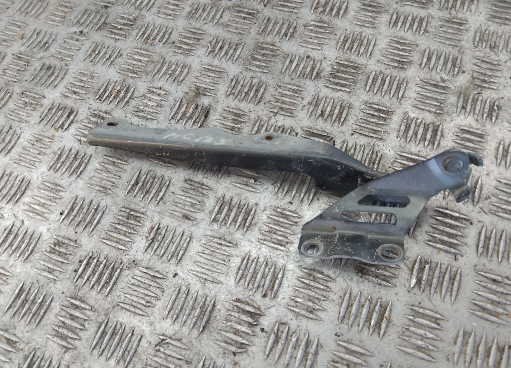 Петля капота левая