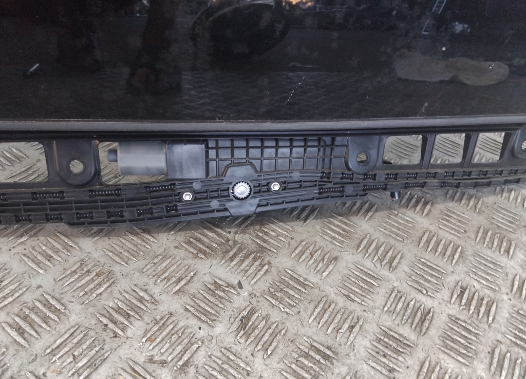 Люк в сборе электрический