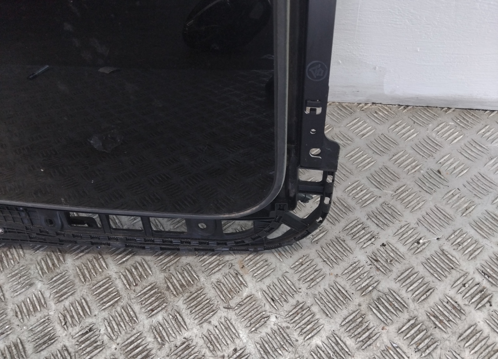 Люк в сборе электрический