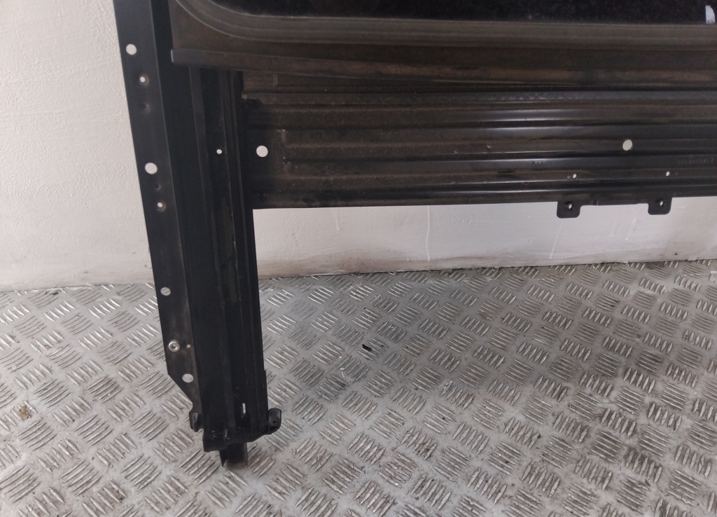 Люк в сборе электрический