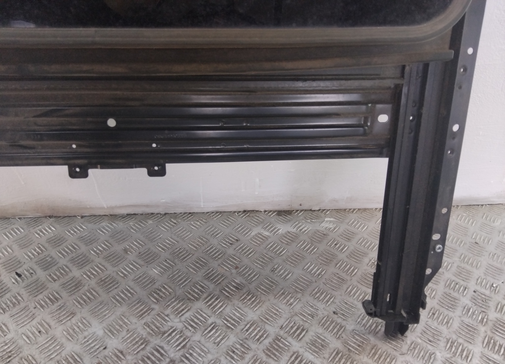 Люк в сборе электрический