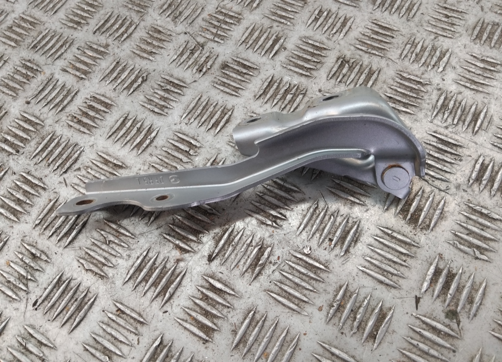 Петля капота левая