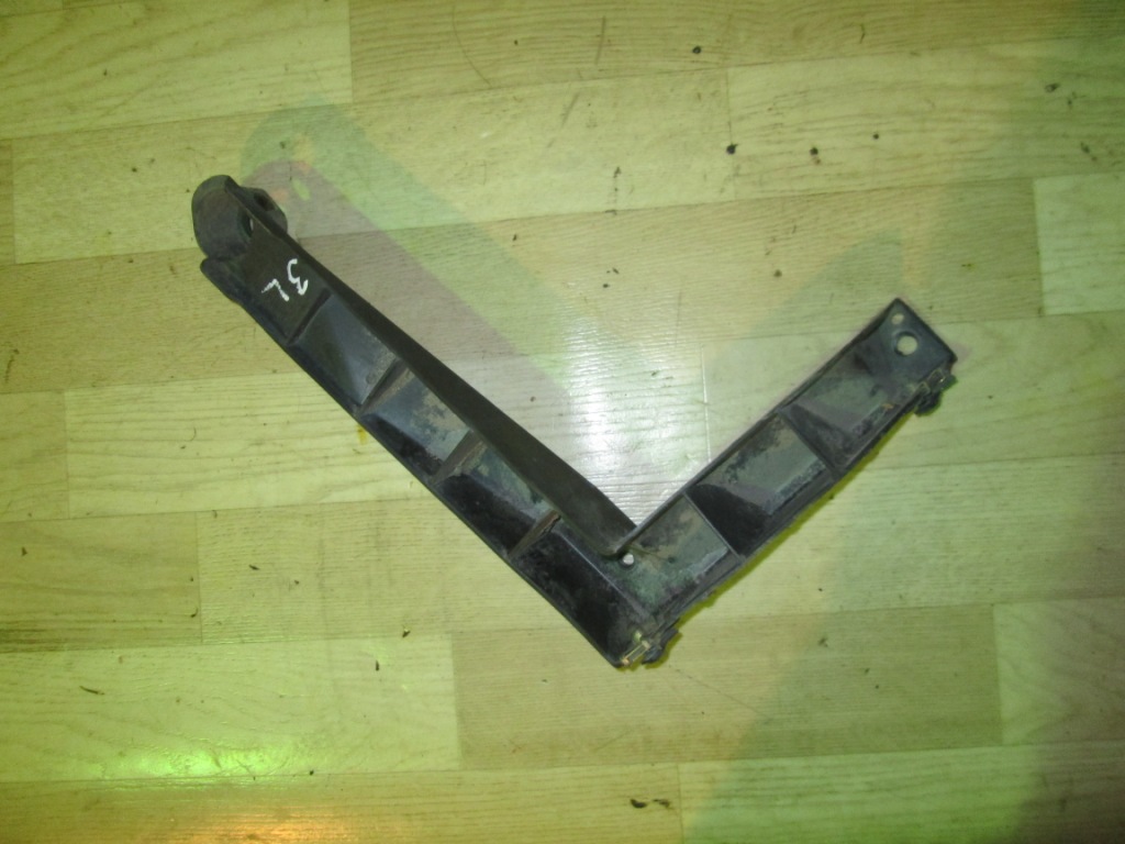 Направляющая заднего бампера левая