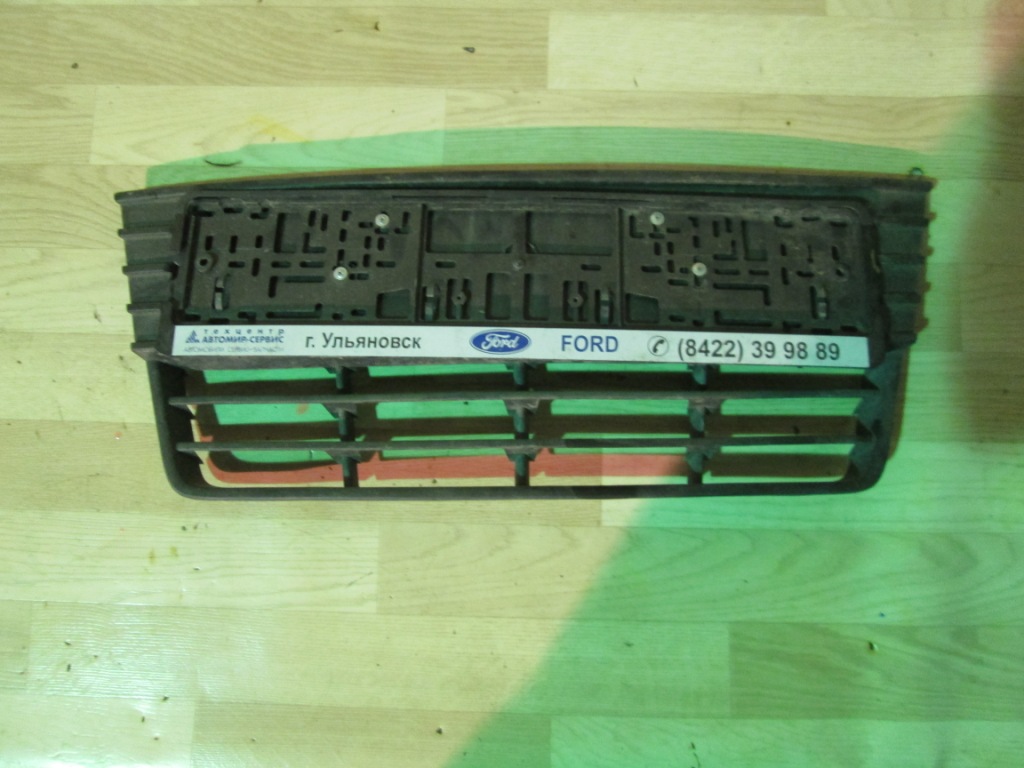 Решетка в бампер центральная