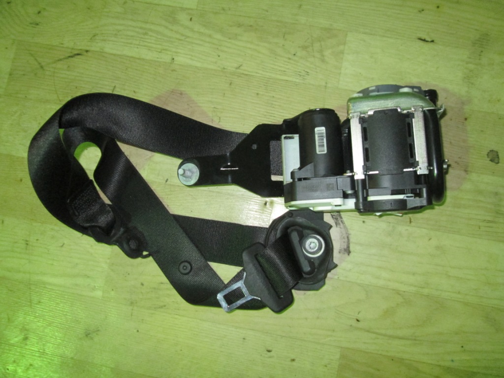 Ремень безопасности с пиропатроном