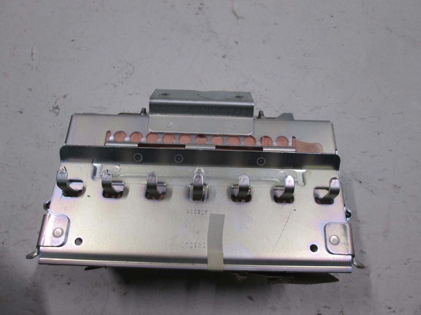 Подушка безопасности пассажирская (в торпедо)