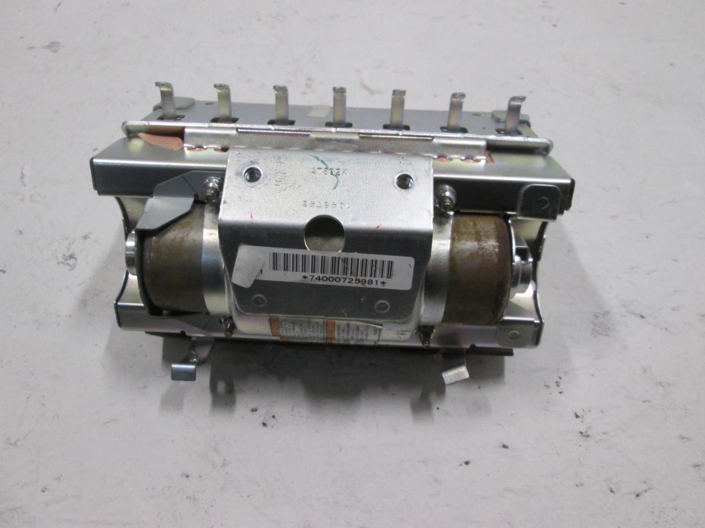 Подушка безопасности пассажирская (в торпедо)