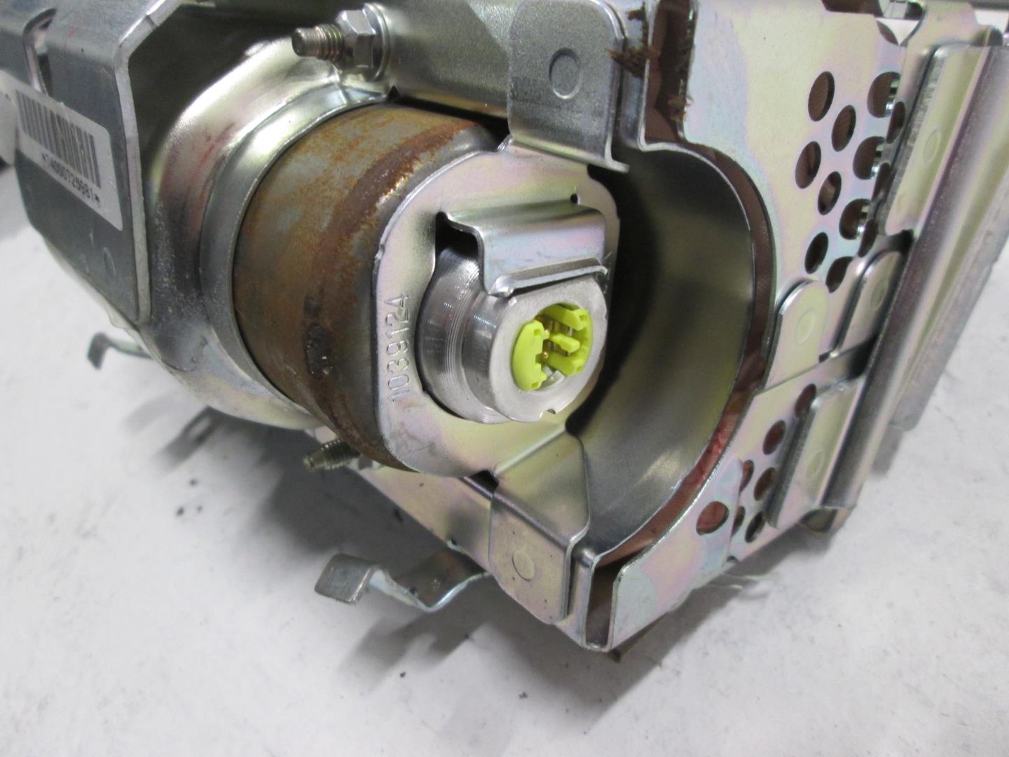 Подушка безопасности пассажирская (в торпедо)